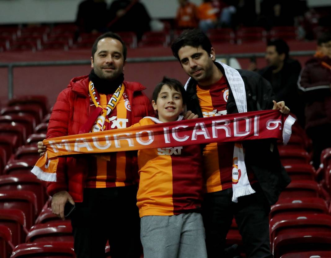 Galatasaray'ın muhteşem geri dönüşünden çok özel resimler: Tribünler şov yaptı 20